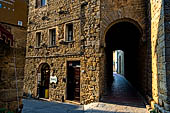 Volterra - il caratteristico impianto medioevale si  mantenuto fino ad oggi. 